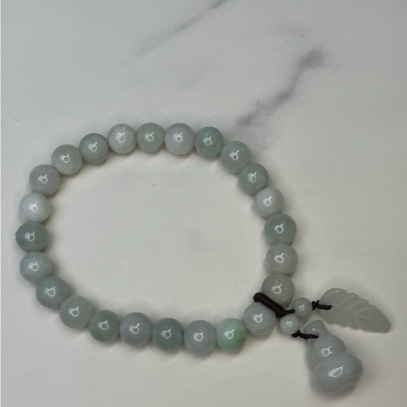 Jade Bead with Hulu & Feather Bracelet - Picture 5 of 5
